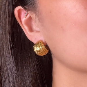 *LIMITED HOLIDAY Textured Drop Studs