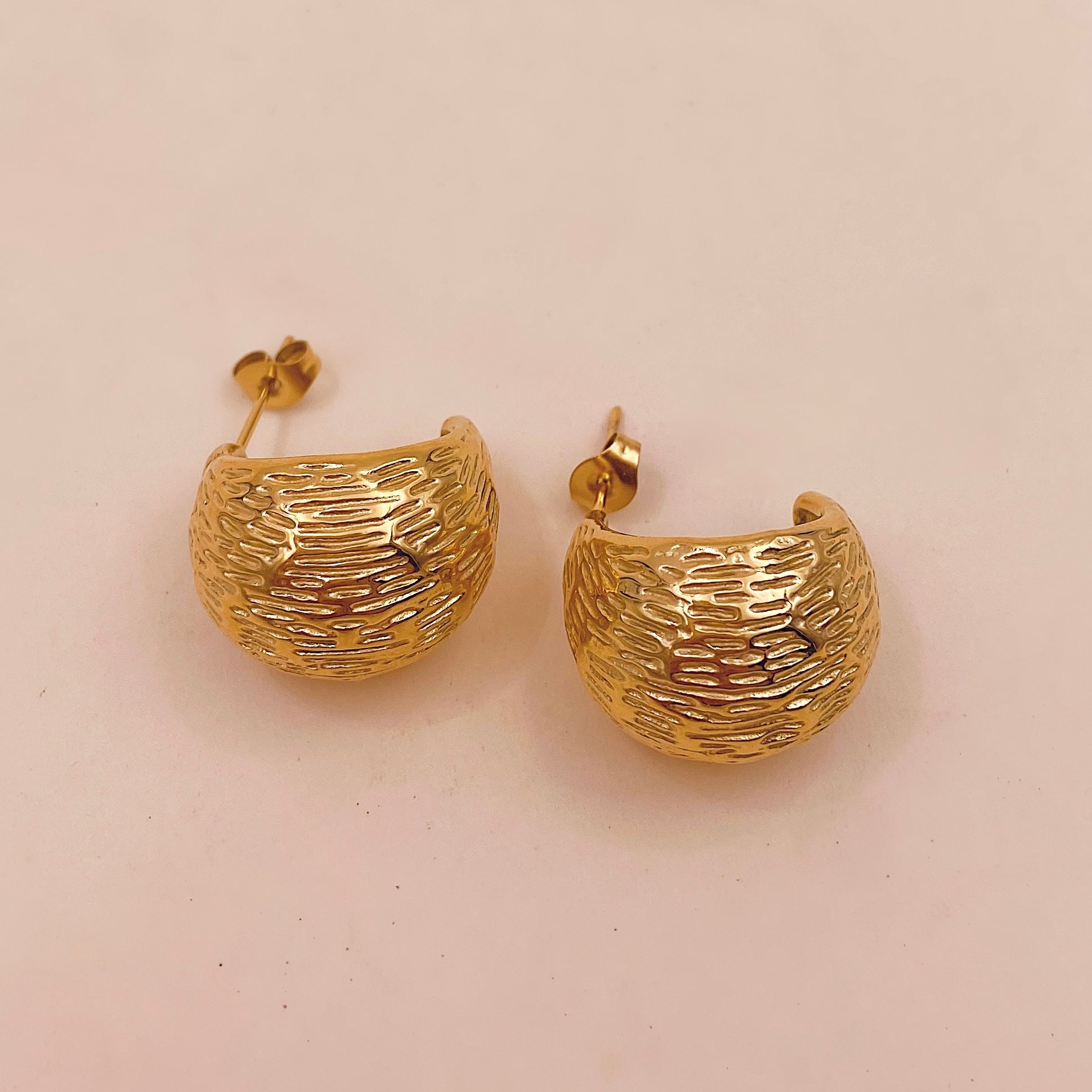 *LIMITED HOLIDAY Textured Drop Studs